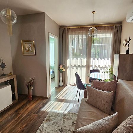 Bright Inn - Holiday & Business Apartment Sofya Dış mekan fotoğraf